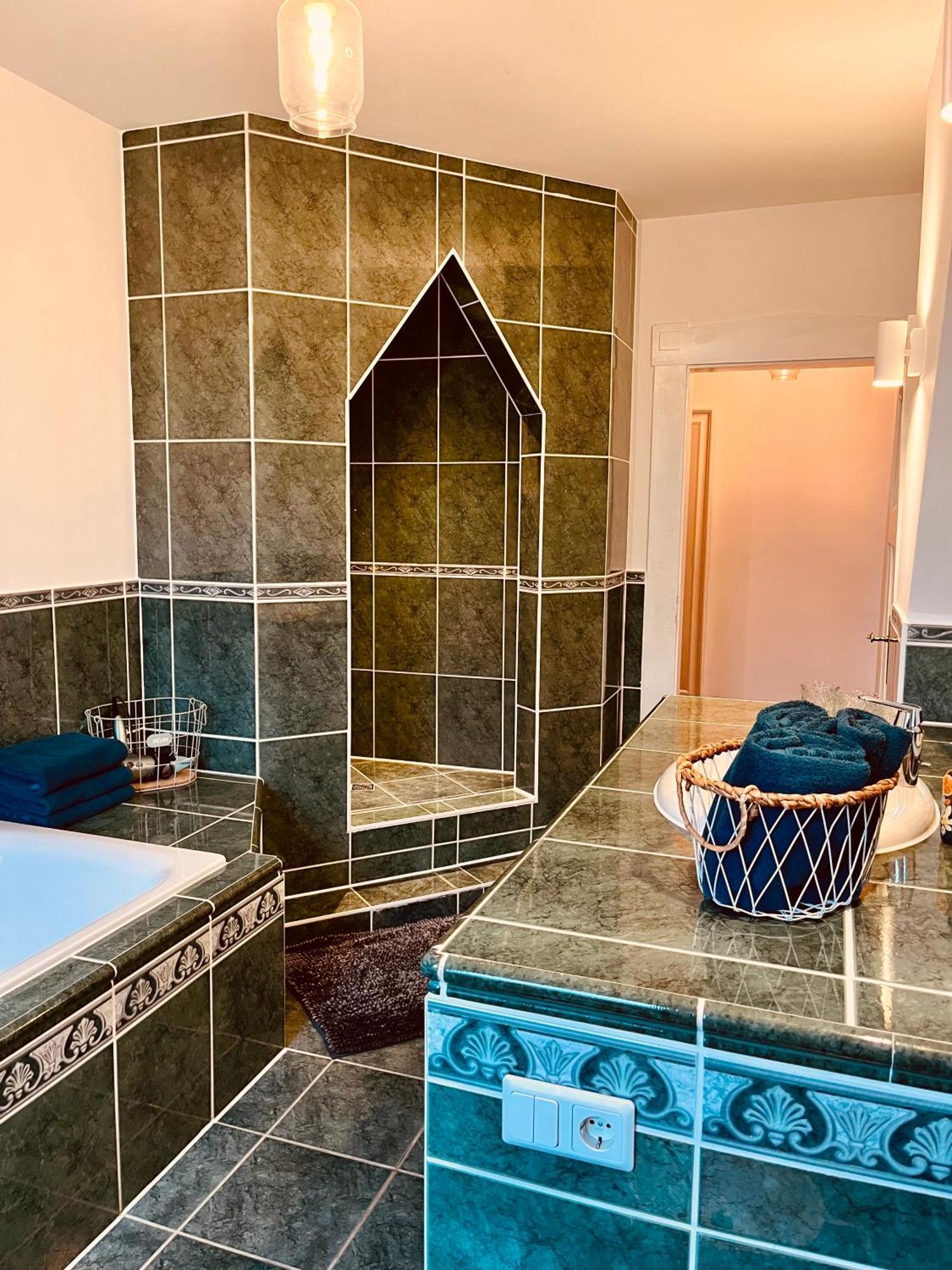 B E D & A G E D E S I G N -Extra Large- Wunderschoene Komplette Wohnung Mit Viel Platz & 4 Schlafzimmer B E D & A G E D E S I G N -Small- Wunderschoenes Zimmer Mit Bad Rechnungserstellung Fuer Geschaeftsreisende & Firmen Hünxe エクステリア 写真
