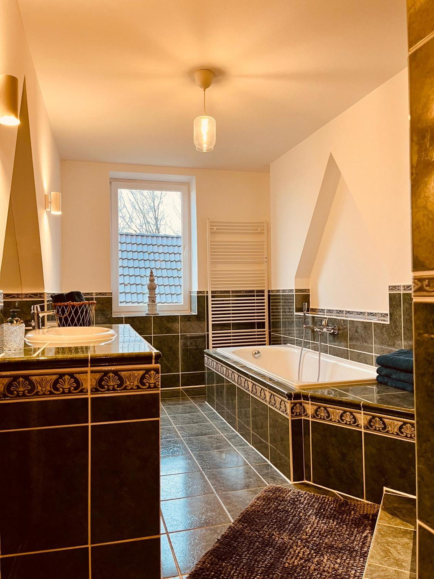 B E D & A G E D E S I G N -Extra Large- Wunderschoene Komplette Wohnung Mit Viel Platz & 4 Schlafzimmer B E D & A G E D E S I G N -Small- Wunderschoenes Zimmer Mit Bad Rechnungserstellung Fuer Geschaeftsreisende & Firmen Hünxe エクステリア 写真